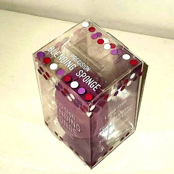 Real Techniques Miracle Complexion Sponge & Swissco Pointed Foundation Sponge - Picture 7 of 10